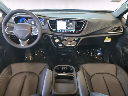 New 2027 Chrysler Pacifica Select AWD/4WD image 10