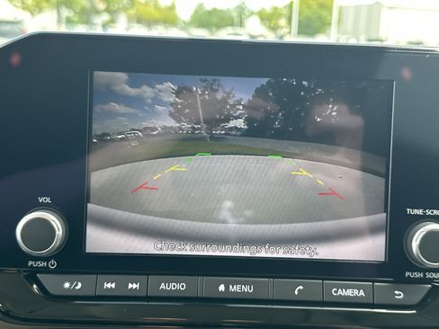 Used 2025 Nissan Pathfinder SV AWD/4WD image 25