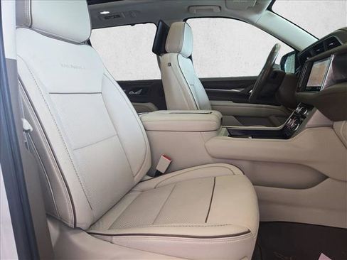 Used 2021 GMC Yukon XL Denali w/ Denali Premium Package image 24