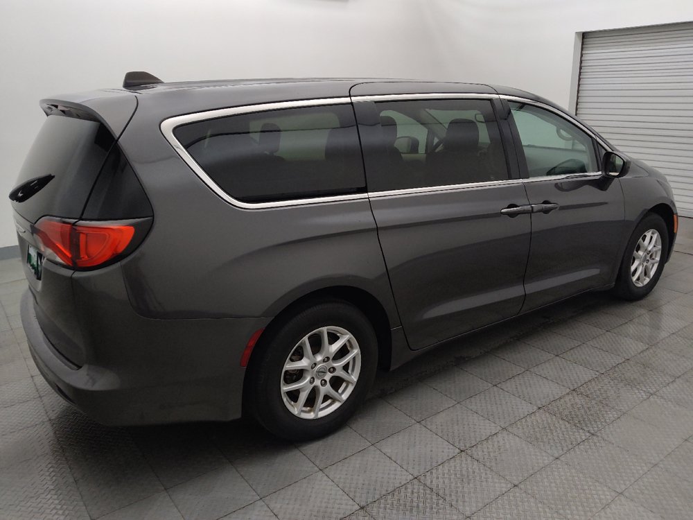 Used 2023 Chrysler Voyager LX FWD image 10