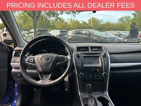 Used 2015 Toyota Camry SE FWD image 2