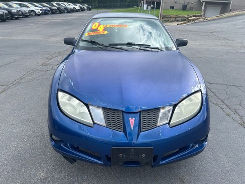 Used 2004 Pontiac Sunfire Coupe w/ 1SB Preferred Equipment Group FWD image 3