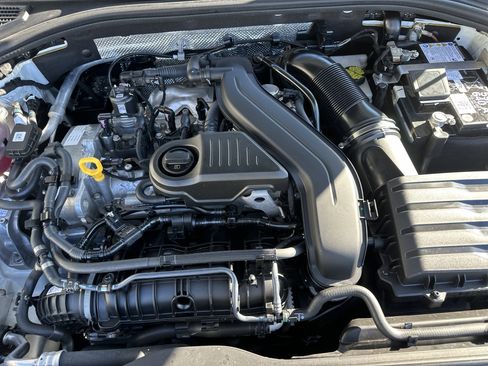 Used 2024 Volkswagen Jetta Sport image 10