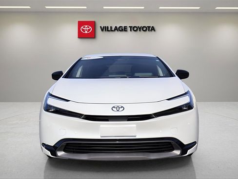 Certified 2025 Toyota Prius XLE image 8