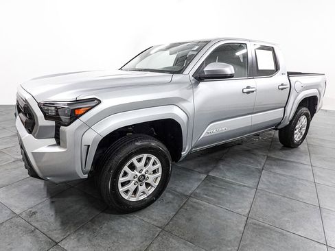 Used 2024 Toyota Tacoma SR5 AWD/4WD image 3