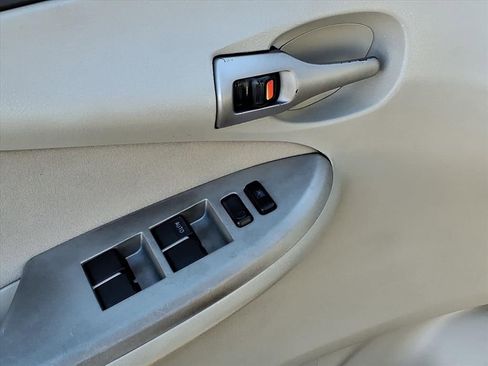 Used 2010 Toyota Corolla LE image 4