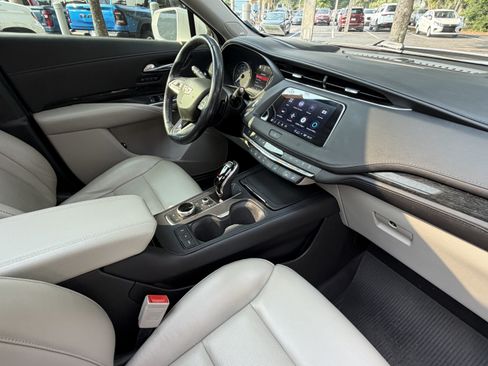Used 2021 Cadillac XT4 Premium Luxury FWD image 47