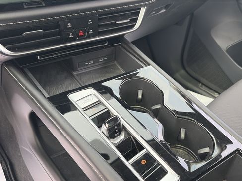 Used 2024 Volkswagen Atlas SE image 45