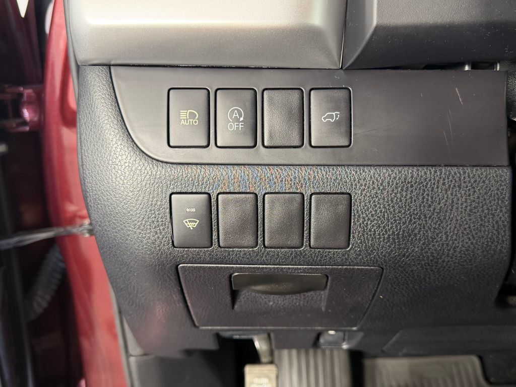 Used 2017 Toyota Highlander XLE AWD/4WD image 13