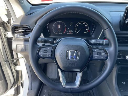 Used 2025 Honda Pilot Touring image 11