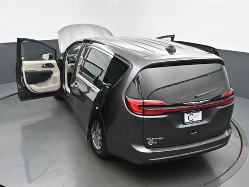 Used 2023 Chrysler Pacifica Touring-L FWD image 62