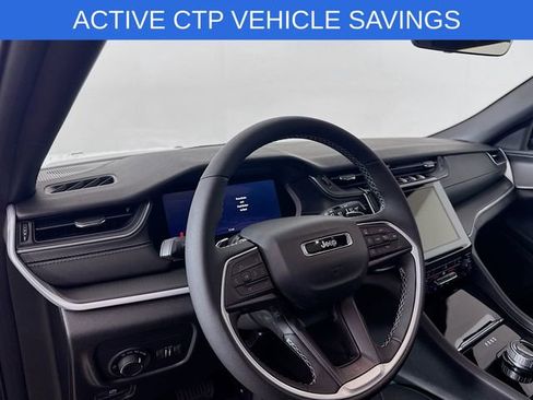 New 2025 Jeep Grand Cherokee L Laredo image 9