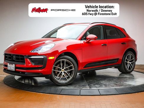 Certified 2025 Porsche Macan AWD/4WD image 1