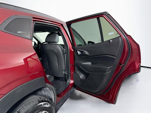 Used 2025 Chevrolet Trax LT w/ LT Convenience Package image 28