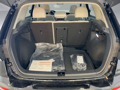 New 2026 Volkswagen Taos SE image 32