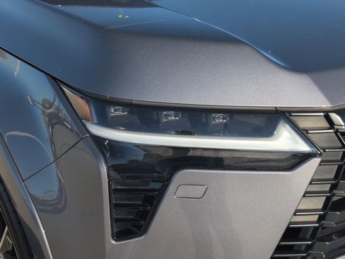 Used 2024 Lexus GX 550 w/ Accessory Package (2T) image 11