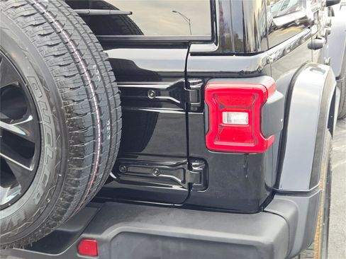 Used 2022 Jeep Wrangler Unlimited Sahara w/ Cold Weather Group image 13