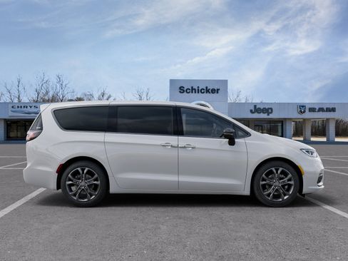 New 2026 Chrysler Pacifica Select image 43