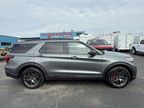 Used 2025 Ford Explorer ST-Line w/ ST-Line Street Pack AWD/4WD image 8