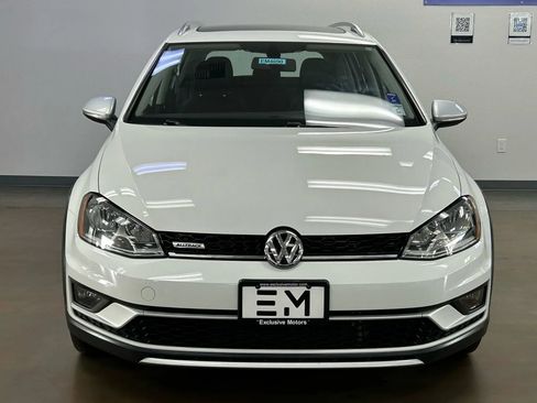 Used 2017 Volkswagen Golf Alltrack S image 3