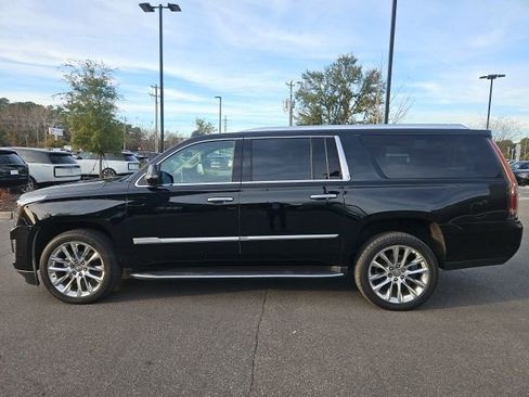 Used 2019 Cadillac Escalade ESV Luxury image 2