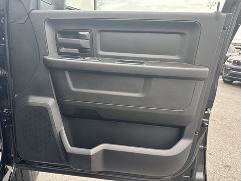 Used 2024 RAM 2500 Tradesman w/ Chrome Appearance Group image 17