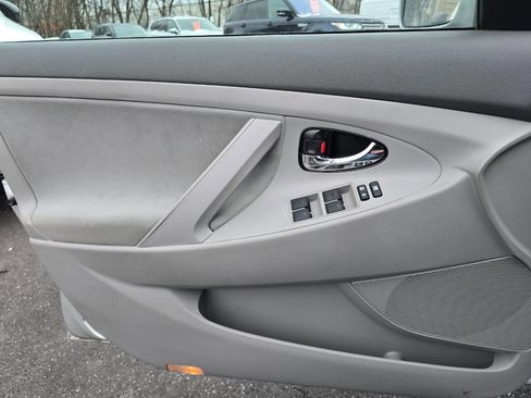 Used 2011 Toyota Camry LE image 13