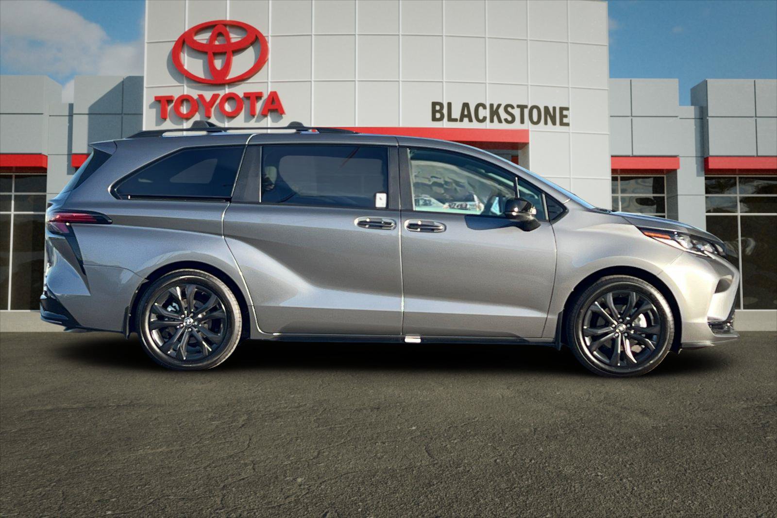 Certified 2026 Toyota Sienna XSE FWD image 2