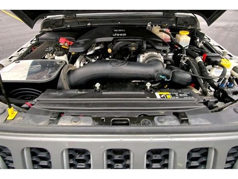 Used 2020 Jeep Gladiator Overland w/ Popular Equipment Package image 12