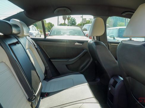 Used 2015 Volkswagen Jetta SE image 24