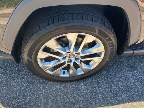 Used 2021 Toyota RAV4 XLE Premium FWD image 18