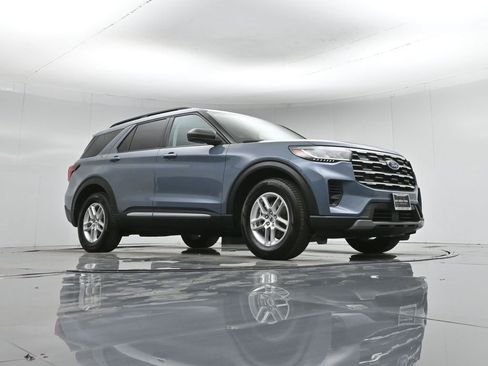 Certified 2025 Ford Explorer Active RWD image 49