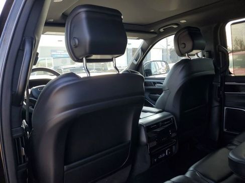 Used 2025 Jeep Wagoneer 4WD w/ Convenience Group I image 11