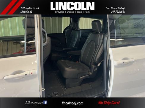 New 2026 Chrysler Pacifica Select image 10
