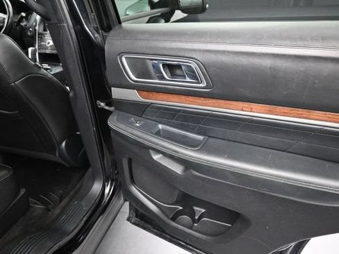 Used 2018 Ford Explorer Platinum AWD/4WD image 22