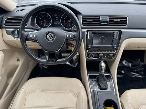 Used 2018 Volkswagen Passat 2.0T R-Line image 16