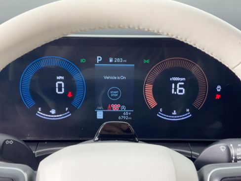 Used 2025 Hyundai Santa Fe SEL image 19