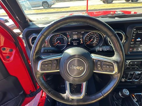 Used 2019 Jeep Wrangler Unlimited Sahara image 24