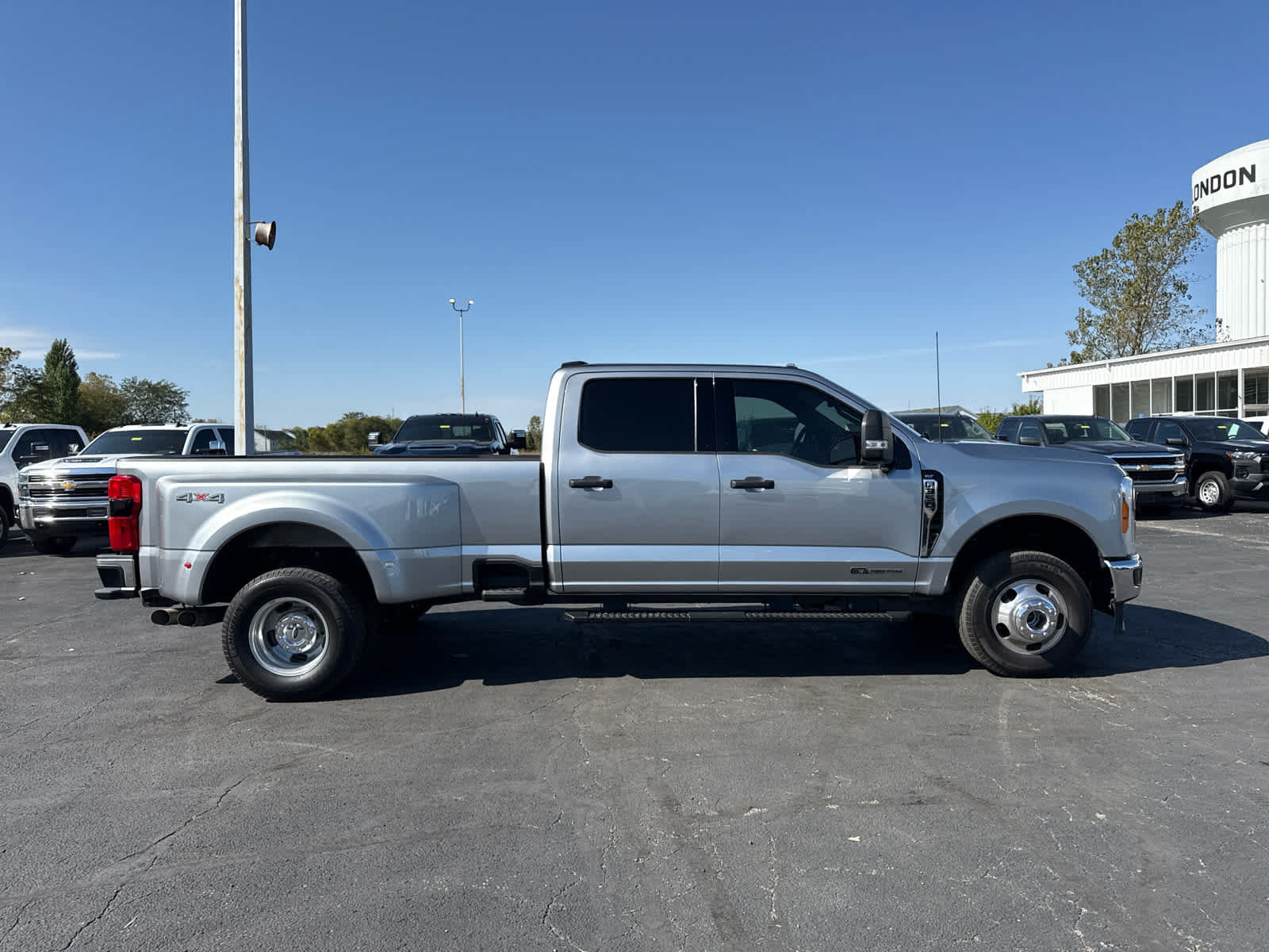 Used 2023 Ford F350 XLT w/ 360-Degree Camera Package AWD/4WD image 6