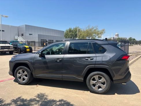 Used 2025 Toyota RAV4 XLE AWD/4WD image 8