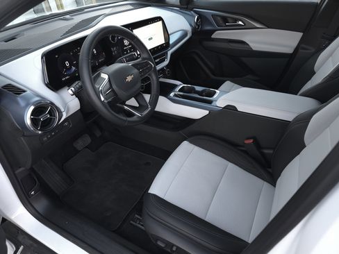 Used 2025 Chevrolet Equinox EV LT image 9