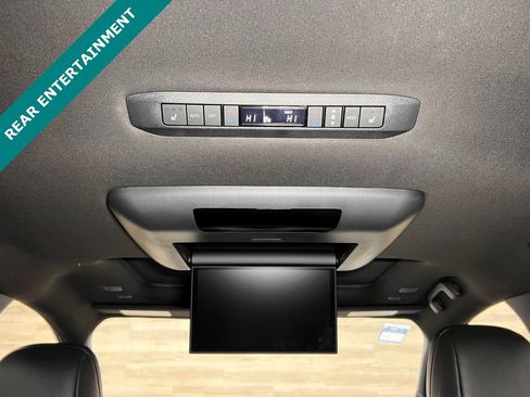 Used 2025 Toyota Sienna Platinum image 13