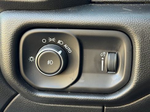 Used 2025 RAM 3500 Tradesman w/ Chrome Appearance Group image 28