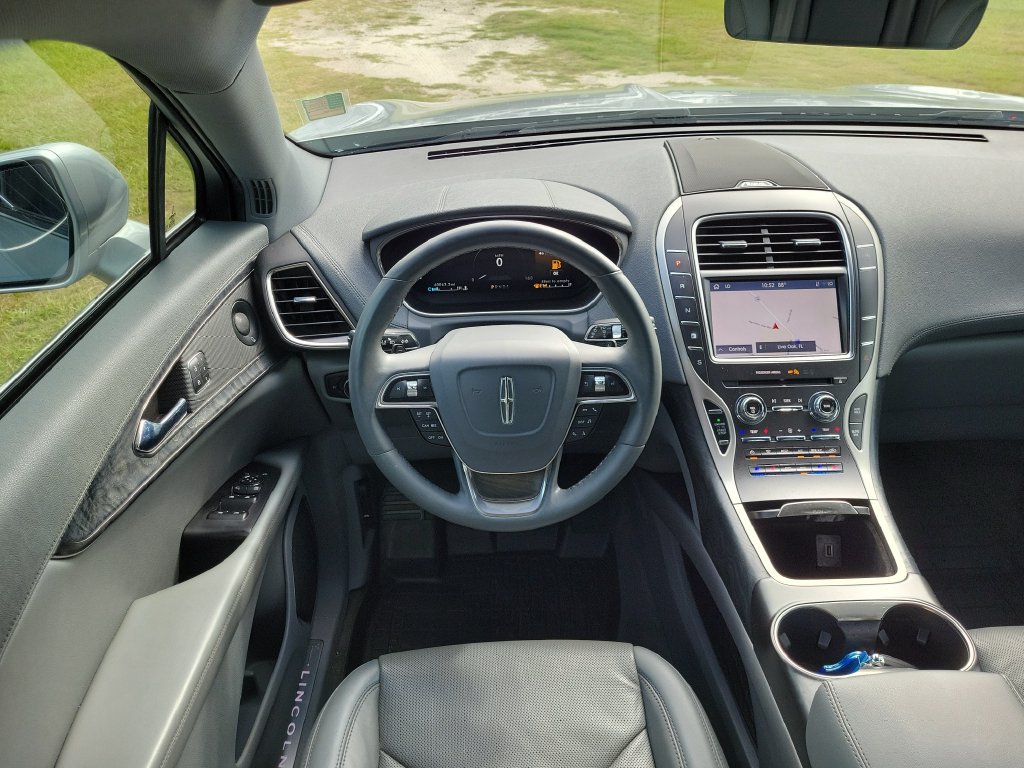 Used 2020 Lincoln Nautilus Reserve w/ Cargo Utility Package FWD image 12