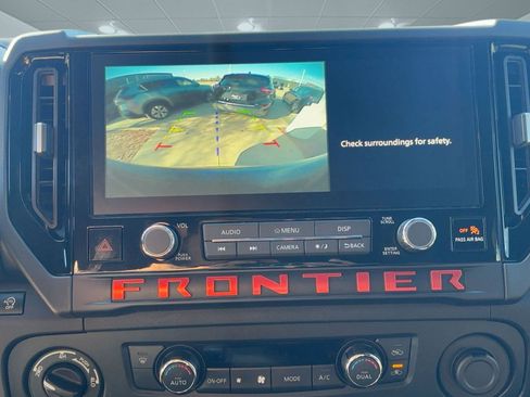 Used 2025 Nissan Frontier PRO-4X image 24