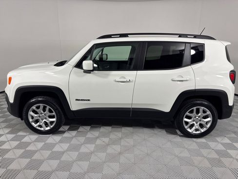Used 2017 Jeep Renegade Latitude w/ Cold Weather Group image 9