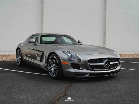 Used 2011 Mercedes-Benz SLS AMG Coupe image 22