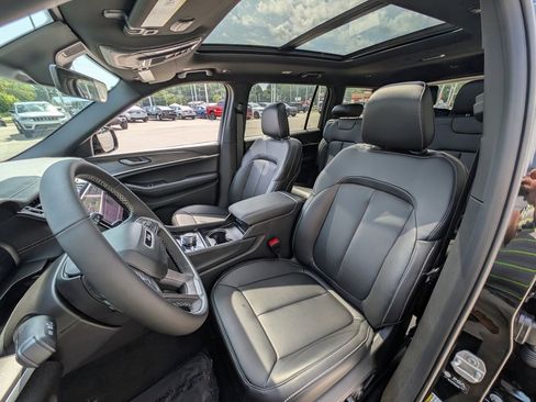 New 2025 Jeep Grand Cherokee L Limited image 13