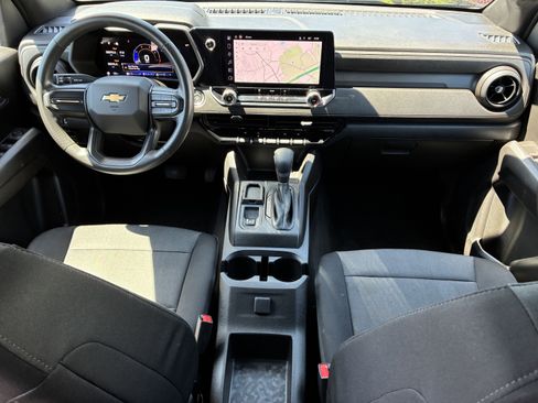 Used 2024 Chevrolet Colorado W/T image 17