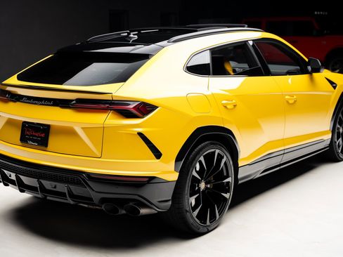 Used 2021 Lamborghini Urus AWD/4WD image 33